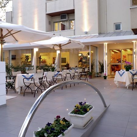 Hotel Nives Ριτσόνε Εξωτερικό φωτογραφία