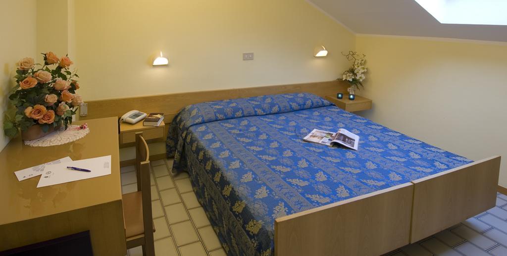 Hotel Nives Ριτσόνε Δωμάτιο φωτογραφία