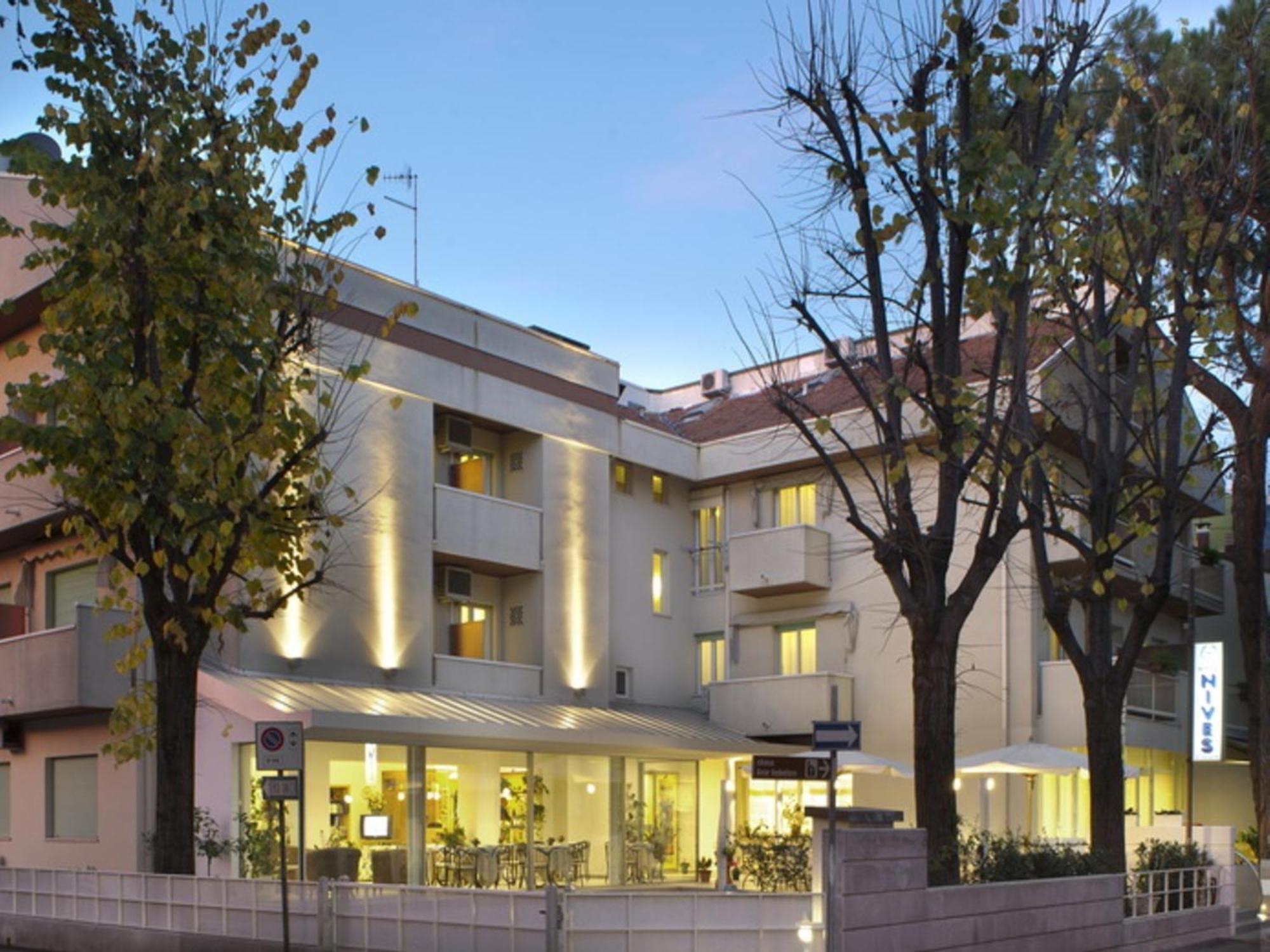 Hotel Nives Ριτσόνε Εξωτερικό φωτογραφία