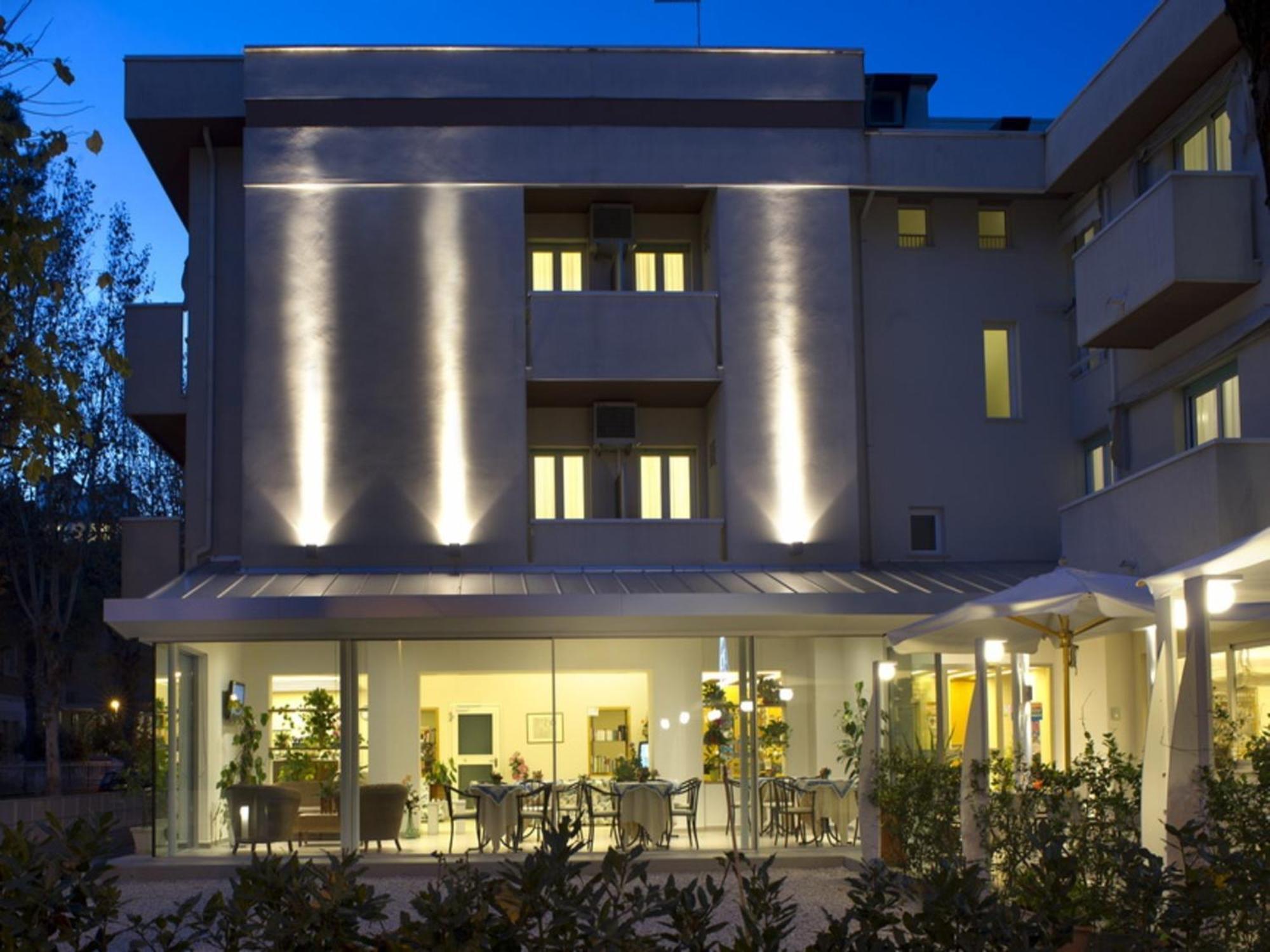 Hotel Nives Ριτσόνε Εξωτερικό φωτογραφία